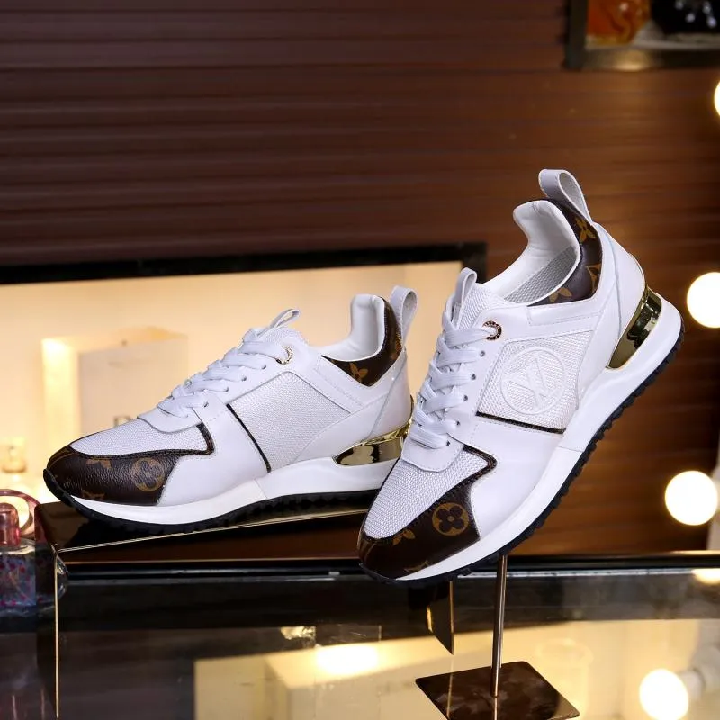 👟👟Ex-factory price 400👟👟 Men's size +10 Couple style, 2019 spring and summer new LOUIS VUITTON The same style of casual sports shoes is launched on Louis Vuitton's official website. Fabric: imported cowhide/cow velvet/breathable mesh, (imported mesh with silicone LV logo), rubber combination outsole, 2cm behind the sole, built-in 0.5cm comfortable feet, size 35-41 for women, 39-46 for men, welcome new and old customers to repost pictures for sale
